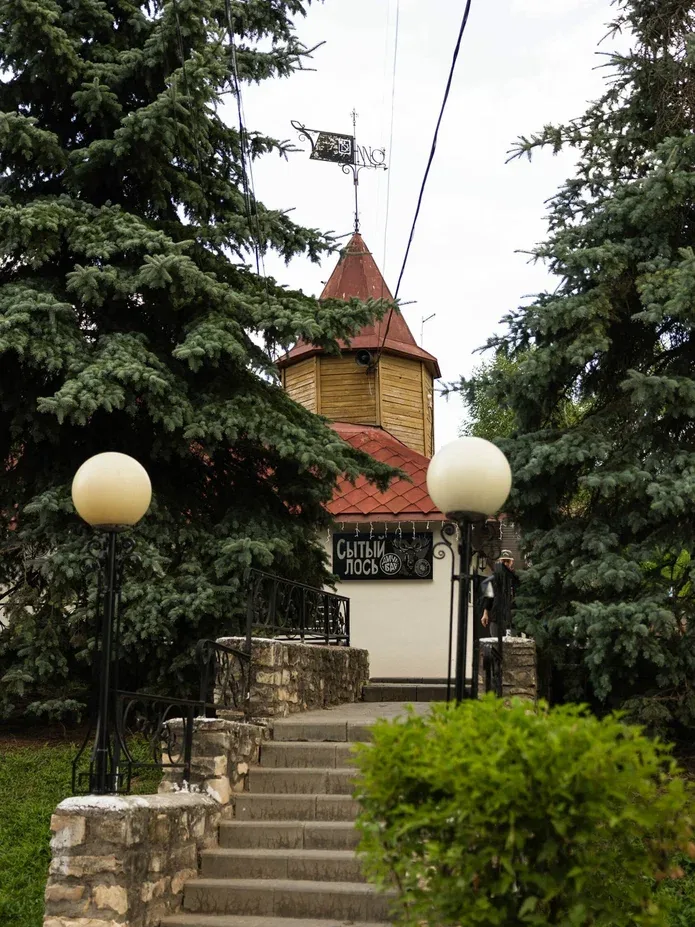 Гастробар «Сытый лось» в загородном клубе «Петропавловск»